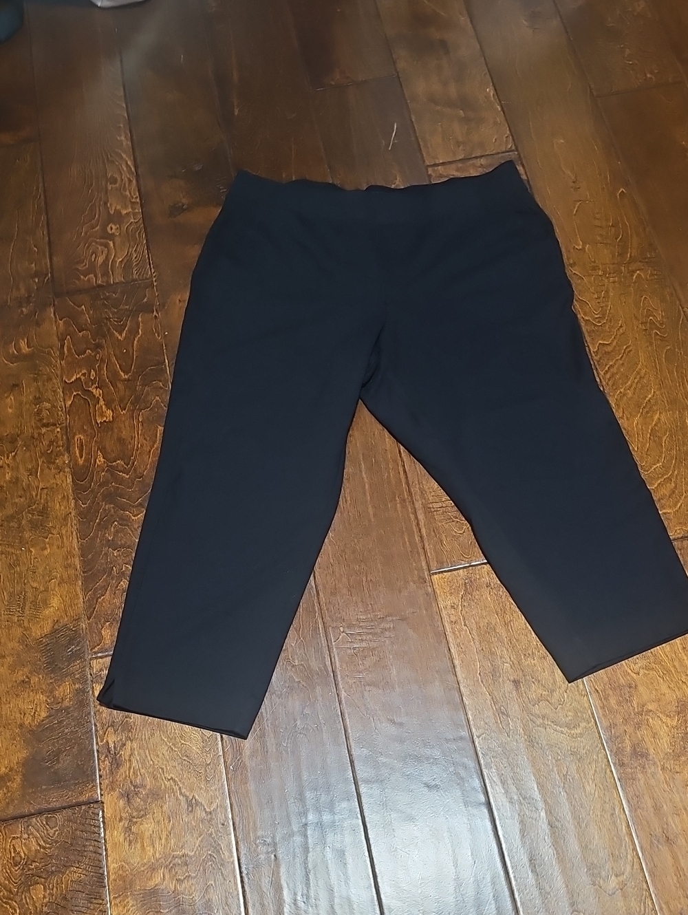 Torrid Sz 2 Ponte Pixie Black Capri Pants